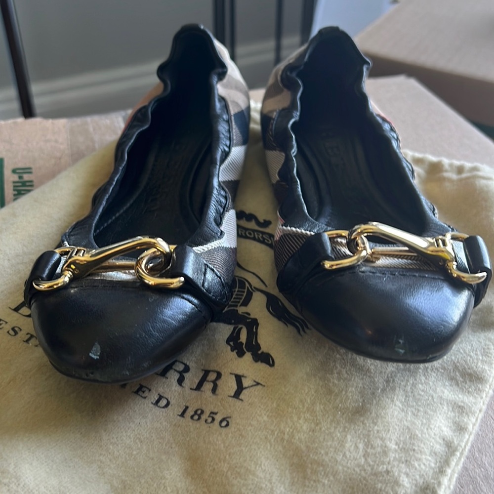Burberry Novacheck Flats